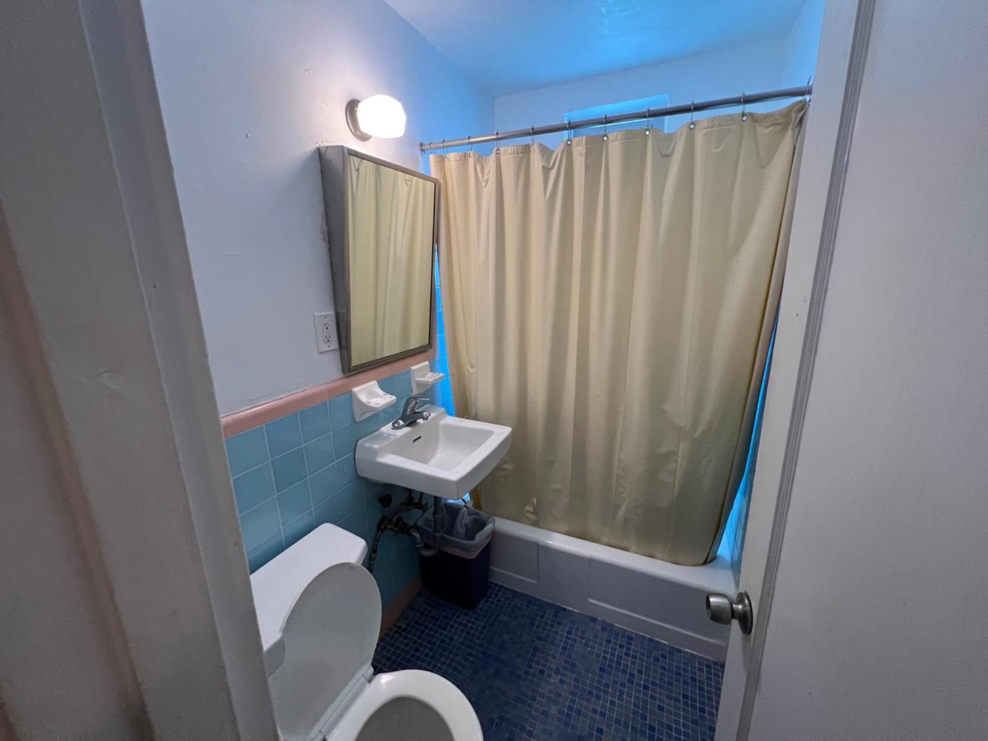 Sherbrooke All Hotel